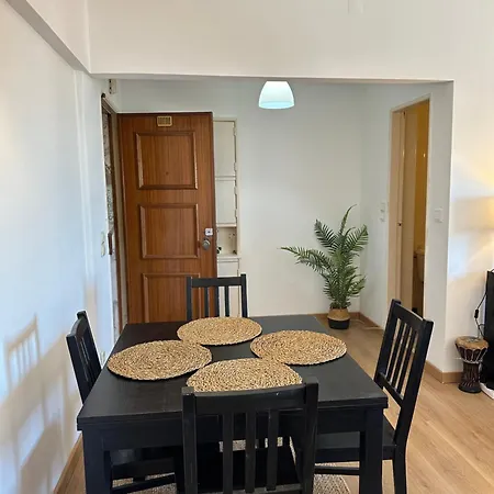 Bright Spacious 1 Bedroom * ליסבון